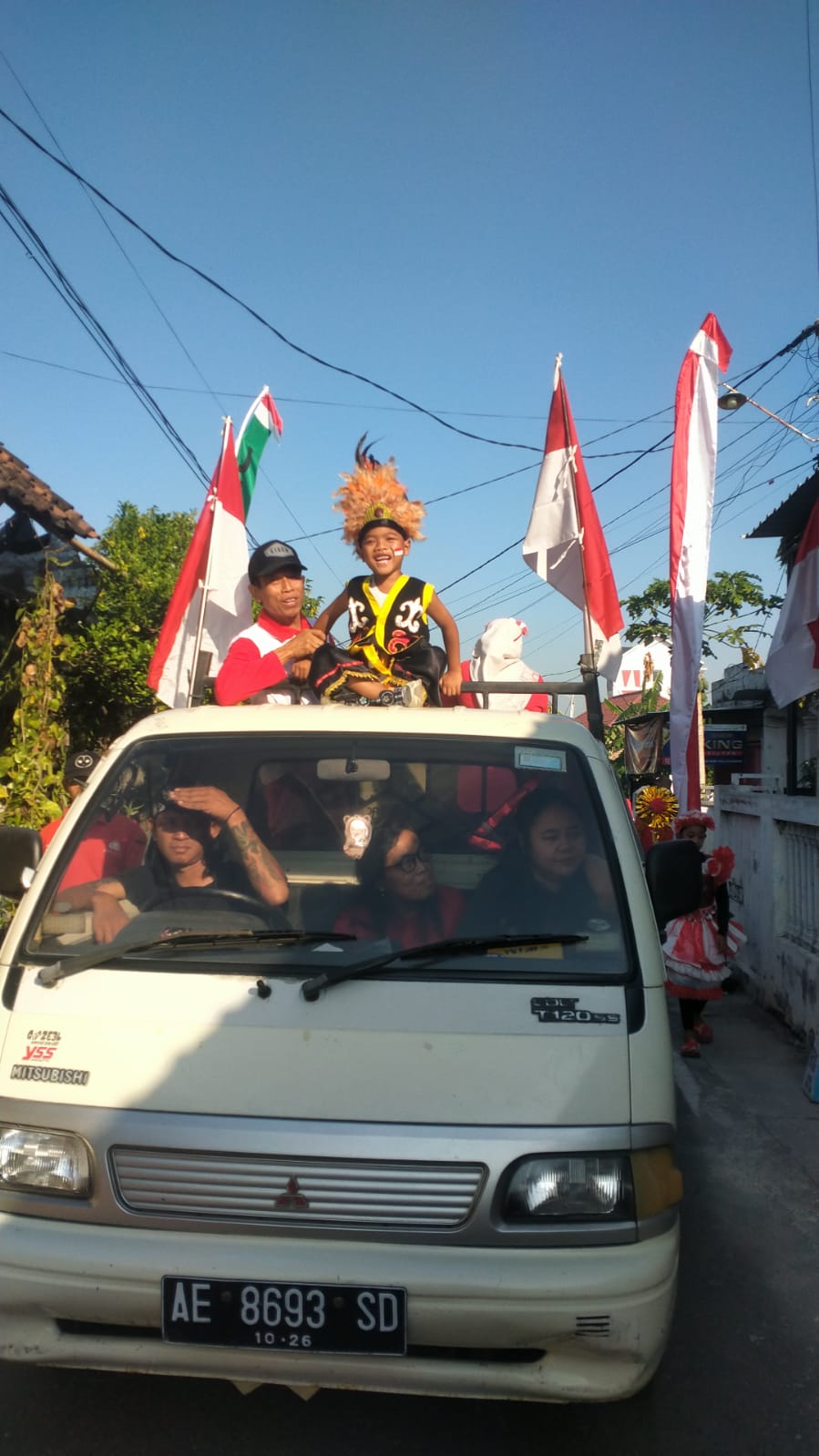 KEGIATAN JALAN SANTAI WARGA KELURAHAN MANGUHARJO DALAM RANGKA HUT RI KE 79 TAHUN 2024