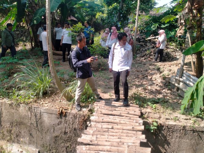 Survey Lapangan Program Kotaku di Kelurahan Manguharjo Untuk Penanganan Kawasan Kumuh