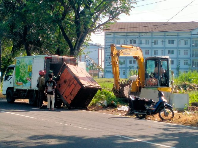 Proyek Pengerjaan Pengurugan Tanah asset eks Makam Cina di Kelurahan Manguharjo