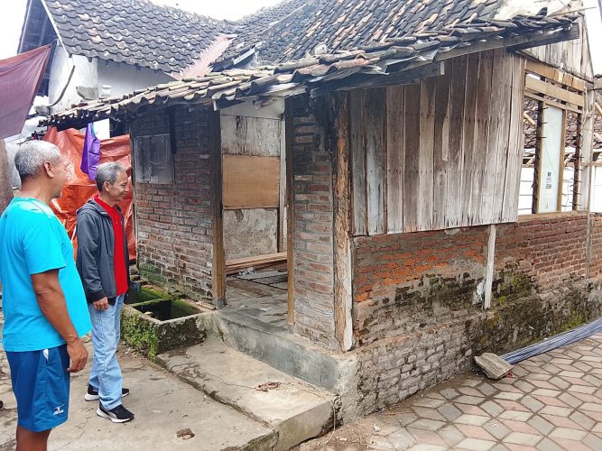 Pembangunan Pemugaran Rumah Tidak Layak Huni  dari Pramuka Kota Madiun di Rumah Ronggo Mujiono RT 16 Kelurahan Manguharjo