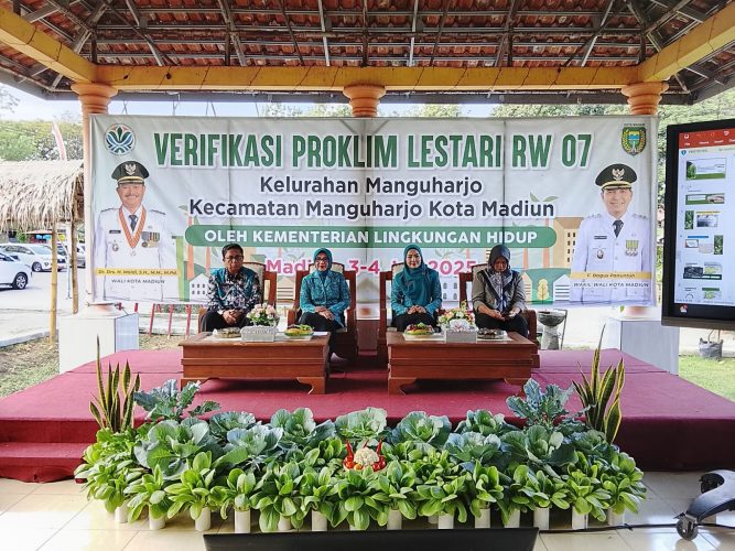 VERIFIKASI LAPANG PROKLIM LESTARI DI RW 07 KELURAHAN MANGUHARJO