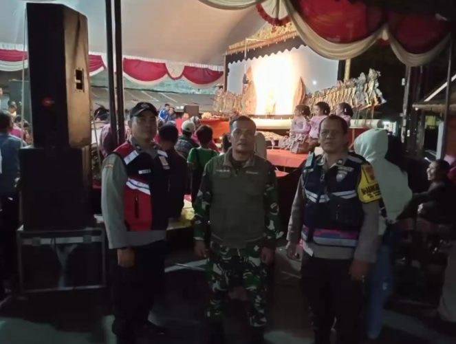 Kegiatan Wayang Kulit dalam rangka Bersih desa di Kelurahan Manguharjo