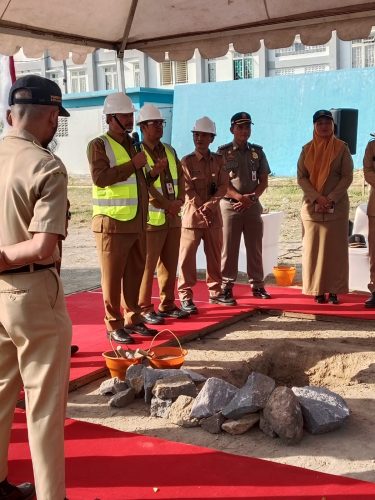 Peletakan batu pertama pembangunan Pasar barang bekas Kota Madiun di Kelurahan Manguharjo