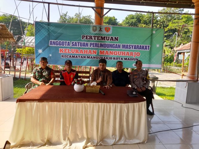 Pertemuan Satlinmas Kelurahan Manguharjo dan Pelatihan Penangulangan Bencana Kebakaran