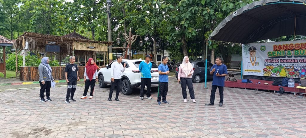 Camat Manguharjo Identifikasi Lapangan Seluruh Persiapan Kunjungan Ibu Ketua TP PKK Provinsi Jawa Timur di Kelurahan Manguharjo