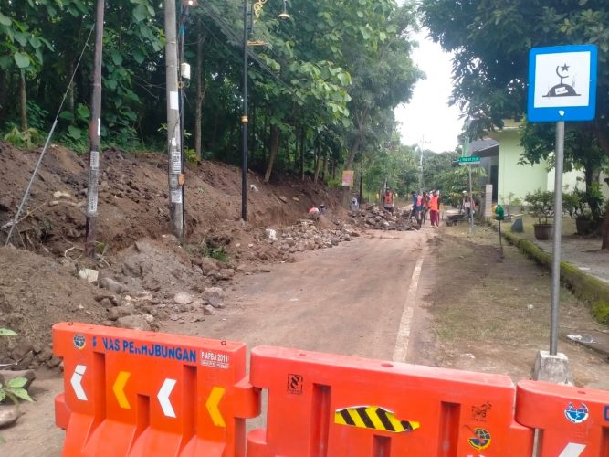 Progres Pembangunan Plensengan Talud Di Perum BWI 2 Kelurahan Manguharjo