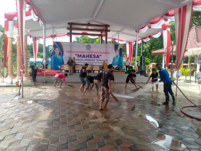 Perangkat Se Kecamatan Manguharjo Mengadakan Gladi Persiapan Kunjungan Ketau TP PKK Provinsi Jawa Timur