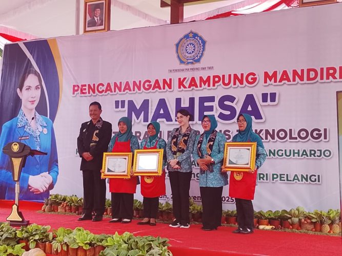 Lounching Kampung Mandiri Kelurahan Manguharjo oleh Ibu Ketua TP PKK Provinsi Jawa Timur