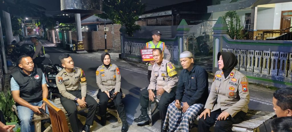Kunjungan Dari Kasat Narkoba Polres Madiun Kota Di Poskamling RT 22 Kelurahan Manguharjo