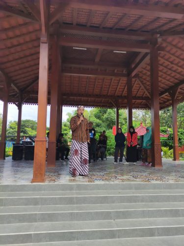 Seni Tari dan Seni Musik serta Kreasi Warga RW 02 Jalan Gajah Mada ramaikan PKG Gedongan