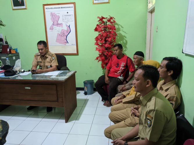 Pembinaan Rutin ASN dan Non ASN Oleh Lurah Manguharjo