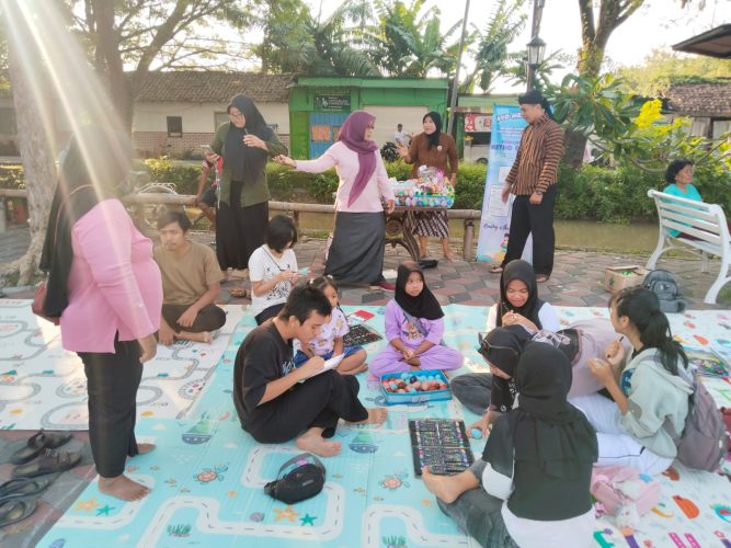 Kegiatan Rutin Perpustakaan Retno Dumilah Di Pasar Kawak Gedongan