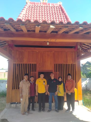 Lurah Manguharjo Beserta Staf Melaksanakan Ziaroh Ke Makam Leluhur Pendiri Pencak Silat Persaudaraan Occ Pangastuti