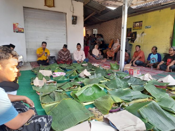 Kegiatan Bersih Desa Di Lingkungan Jalan Gajah Mada Kelurahan Manguharjo