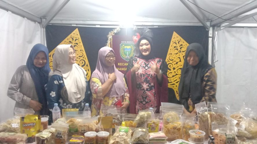 Kunjungan Camat Manguharjo di Bazar Umkm Balaikota Madiun