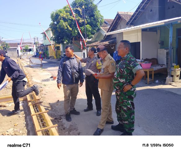 Kegiatan Monitoring Pembangunan Pendestrian Penataan Kawasan Kumuh Di Kelurahan Manguharjo