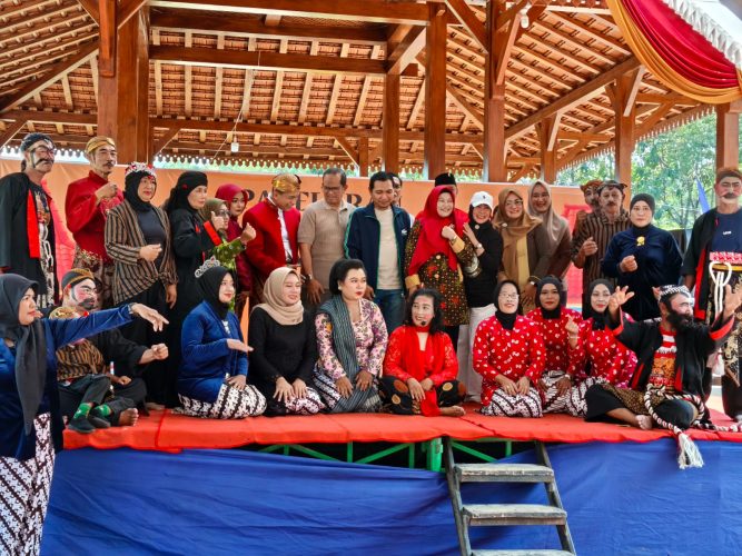 HUT Pasar Kawak Gedongan Di Meriahkan oleh Penampilan Ketoprak